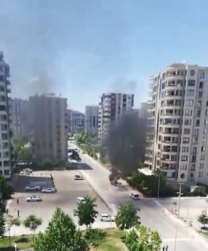 Diyarbakır’da park halindeki araçta yangın çıktı
