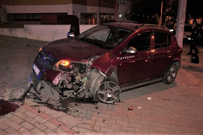 Denizli'de ehliyetsiz sürücünün polisten kaçışı kazayla noktalandı