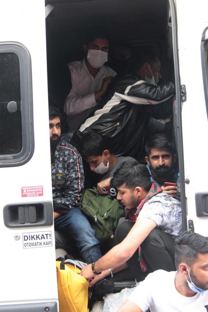 Muğla'da kaçan minibüsten 35 sığınmacı çıktı