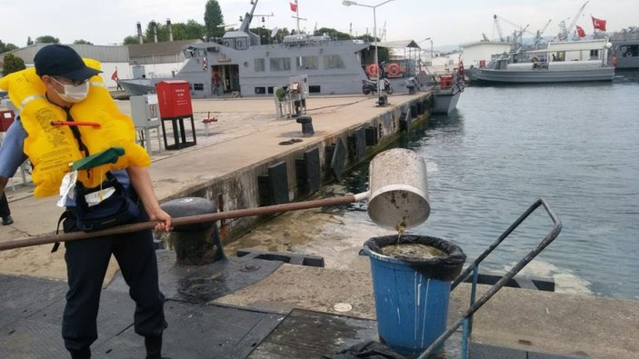 Gölcük Poyraz Limanı’nda müsilaj temizliği başladı