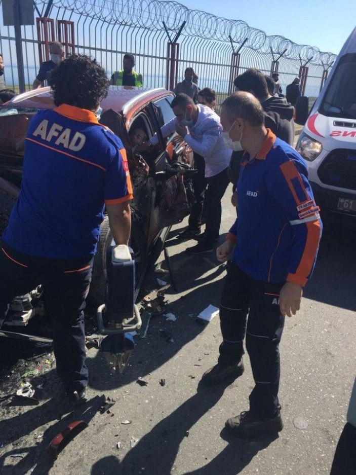 Trabzon'da zincirleme kaza: 2 ölü, 4 yaralı