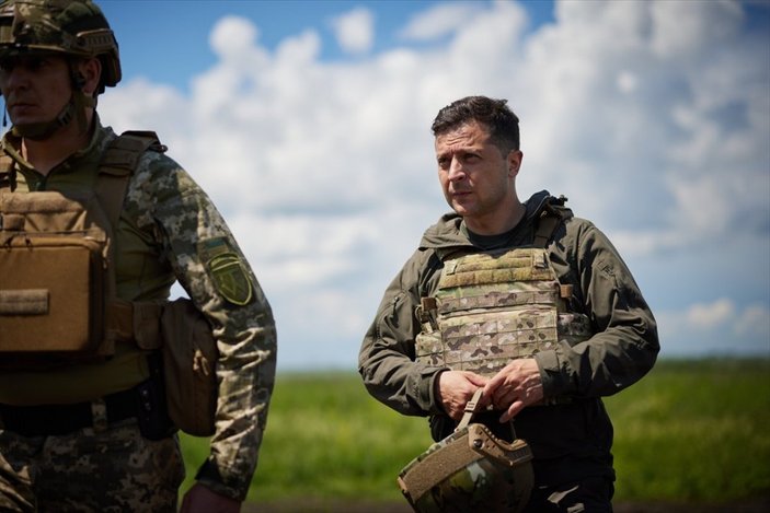 Vladimir Zelenskiy'den Donbas cephesine ziyaret