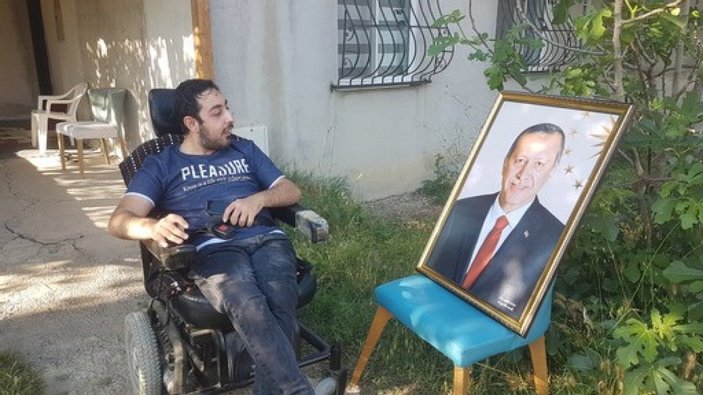 Bursa'da, bedensel engelli Emir'in Erdoğan sevgisi