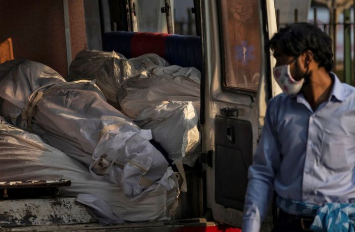 Hindistan'da 6 bin 148 koronavirüs ölümüyle günlük rekor kırıldı