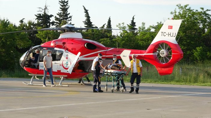 Samsun’da ağaçtan düştü, ambulans helikopter ile hastaneye kaldırıldı