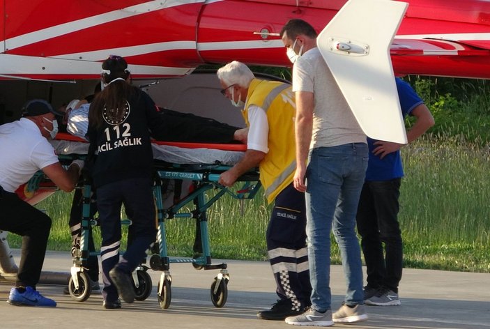 Samsun’da ağaçtan düştü, ambulans helikopter ile hastaneye kaldırıldı