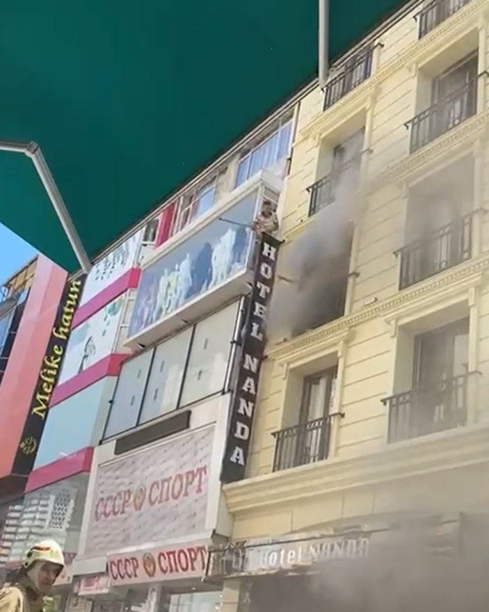 İstanbul'da otelde yangın çıktı