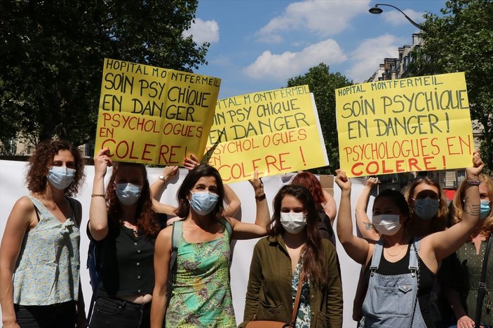 Fransa'da psikologlar gösteri düzenledi