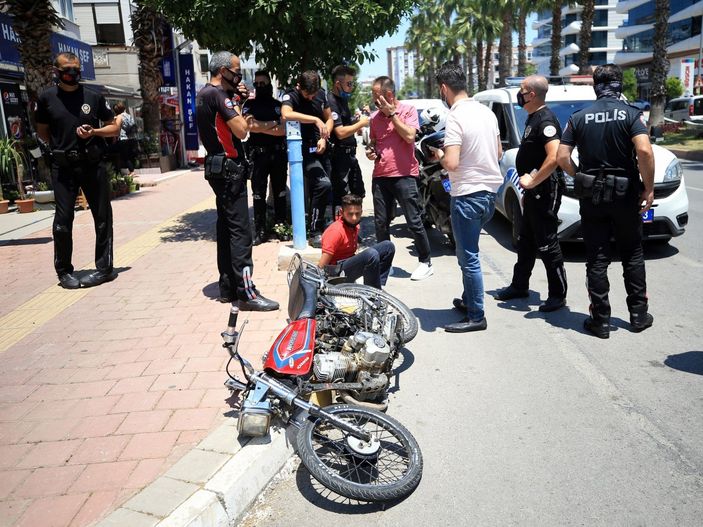 d Antalya'da 13 yaşındaki suç makinesi yakalandı