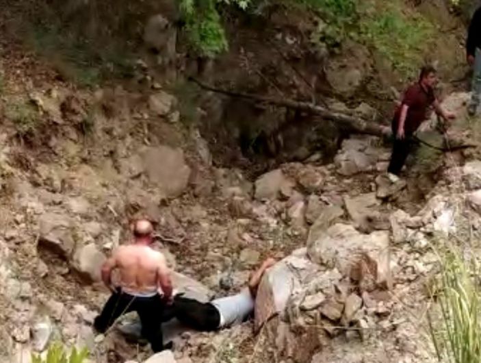 Manisa'da elektrik direklerini sayarken uçurumdan yuvarlandı