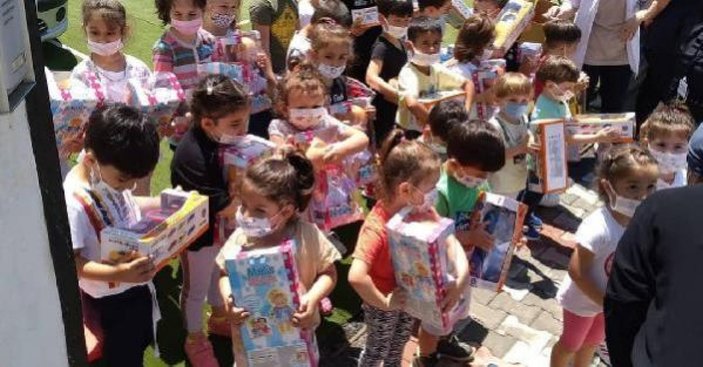 Cumhurbaşkanı Erdoğan, 'Tayyip Dede' diye seslenen çocuklar için konvoyu durdurdu