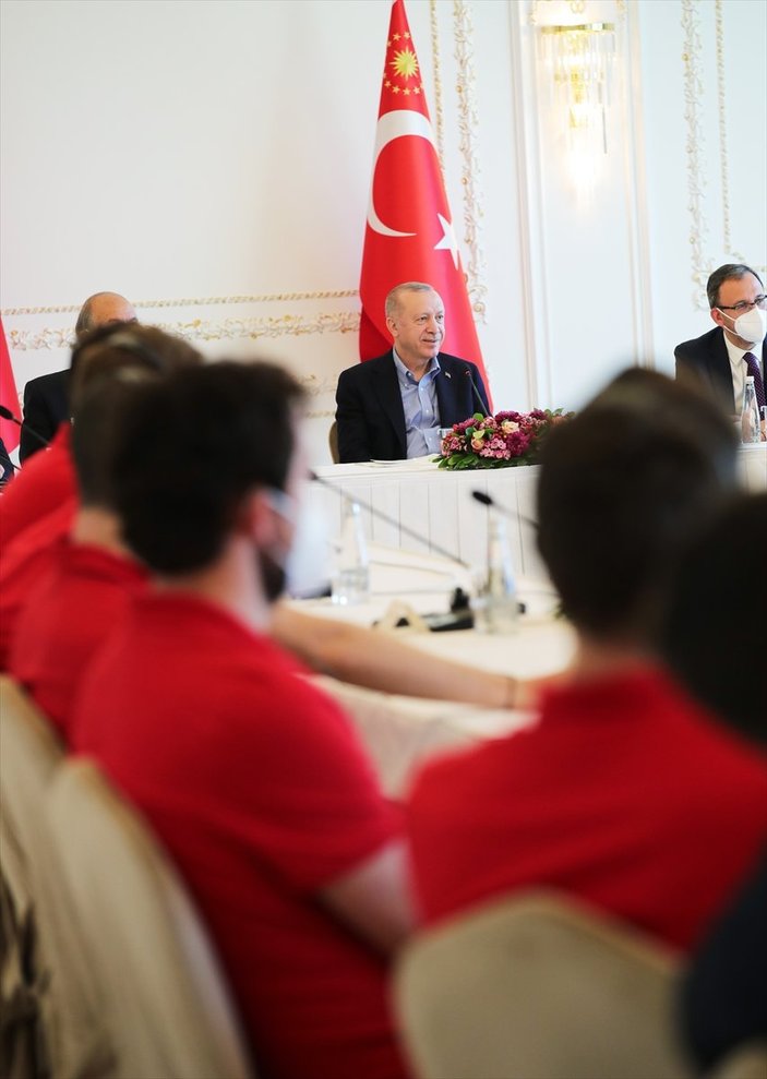 Cumhurbaşkanı Erdoğan, Anadolu Efes ile bir araya geldi