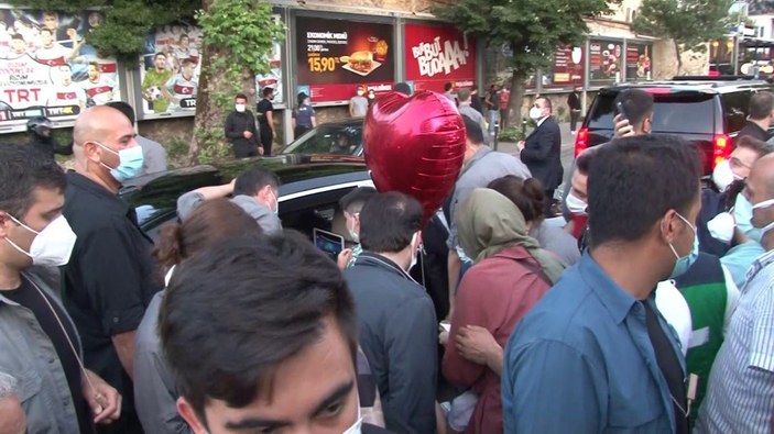 İstanbul'da vatandaşlardan Cumhurbaşkanı Erdoğan’a sevgi gösterisi
