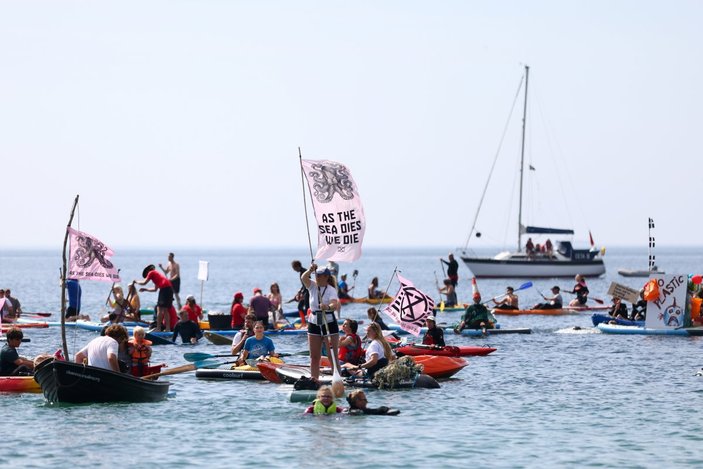 G7 Zirvesi'nde iklim değişikliği protestosu