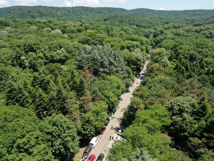 Belgrad Ormanı girişinde kilometrelerce araç kuyruğu
