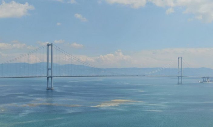 Osmangazi Köprüsü’nün etrafını deniz salyası sardı