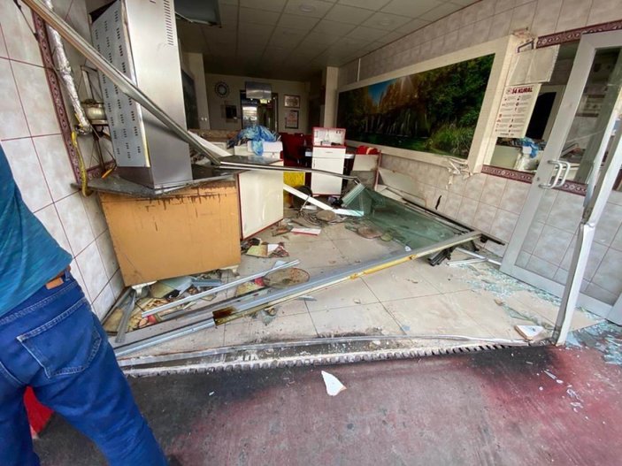 Kayseri’de otomobil lokantaya daldı: 2 çocuk yaralı