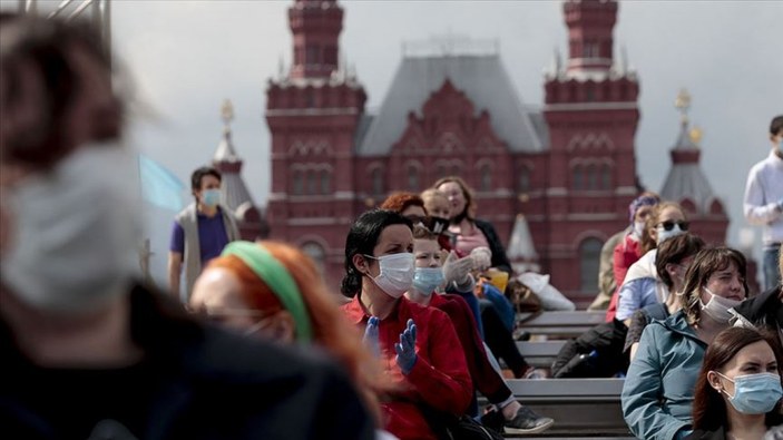 Rusya’da koronavirüs vakaları artması ile tatil ilan edildi