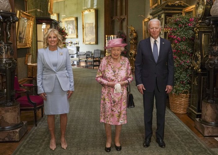 Joe Biden, İngiltere Kraliçesi II.Elizabeth ile bir araya geldi
