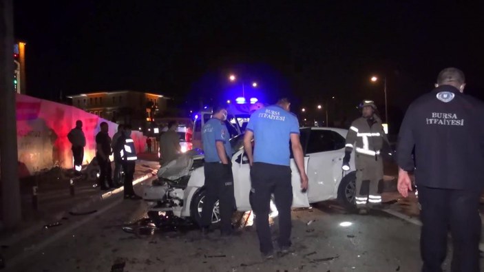 Bursa'da aşırı hız kazası: 3 ağır yaralı