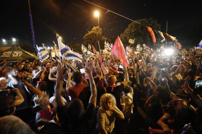 İsrailliler Netanyahu döneminin kapanışını kutladı
