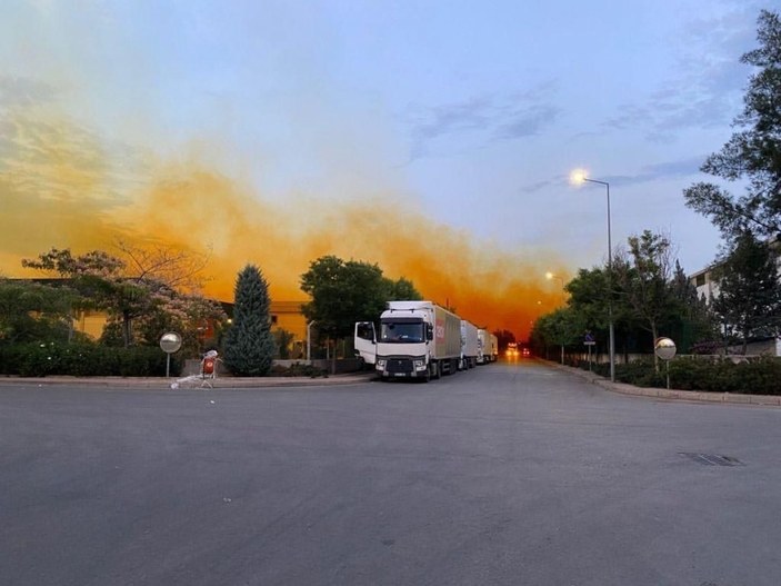 Antalya'da fabrikadan sızan nitrik asit gökyüzünü turuncuya boyadı