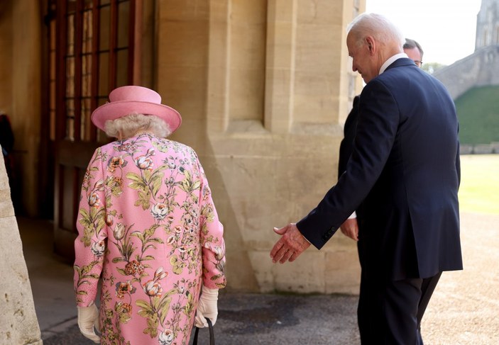 Joe Biden, İngiltere Kraliçesi II.Elizabeth ile bir araya geldi