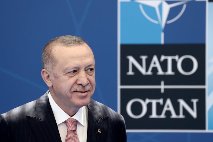 NATO Zirvesi'nde Cumhurbaşkanı Erdoğan ile Kiryakos Miçotakis'ten görüşme