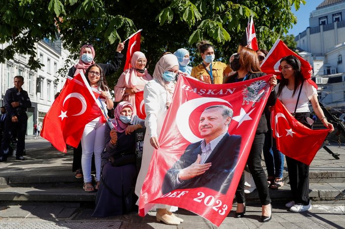 Cumhurbaşkanı Erdoğan'a Brüksel'de sevgi gösterisi