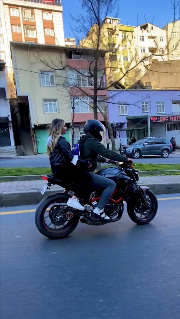 Kağıthane’de kız arkadaşıyla motosiklette yer değiştirdi