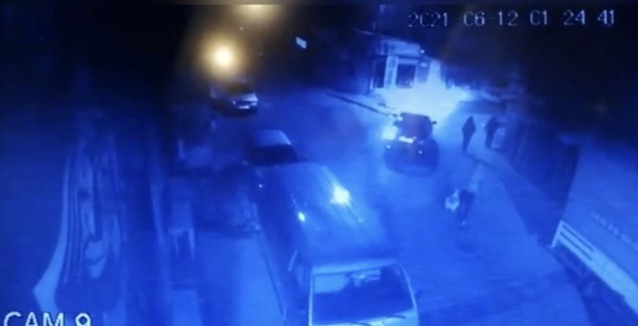 İstanbul'da kasalardan 80 bin lira çalan hırsızlar kamerada