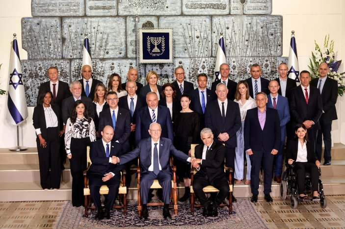 Binyamin Netanyahu, başbakanlık görevini Naftali Bennett'e devretti