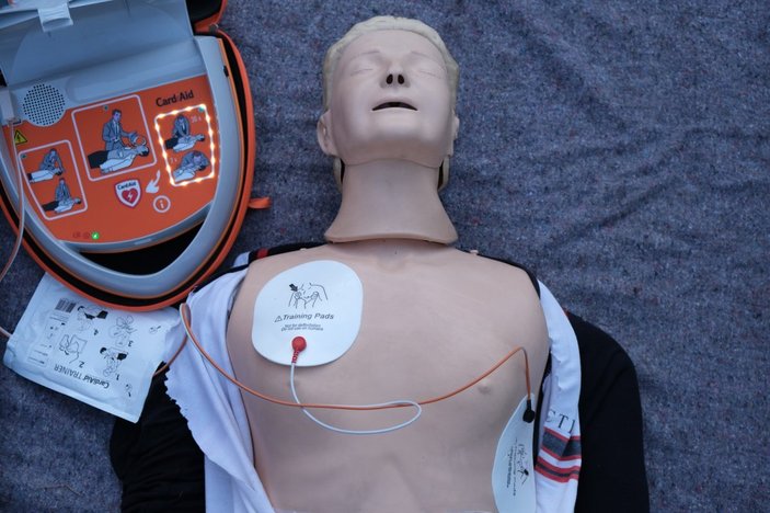 Otomatik Eksternal Defibrilatör (OED) nedir? Eriksen'i hayata döndüren cihaz...