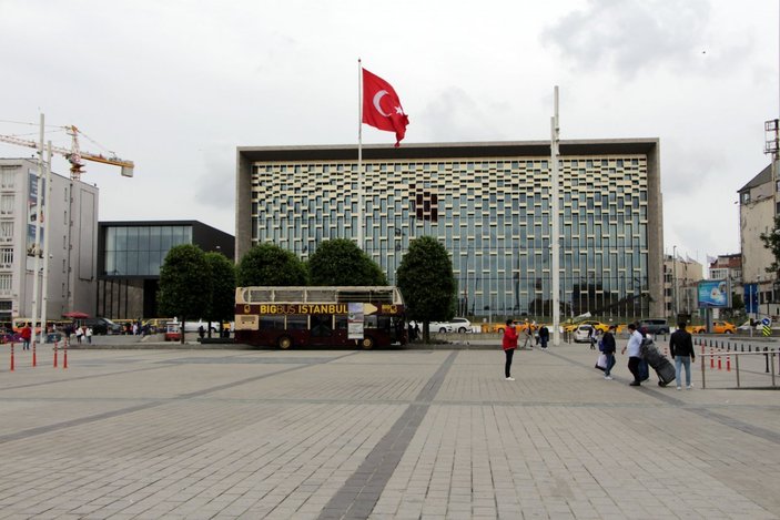 Atatürk Kültür Merkezi'nin ön cephesi ortaya çıktı