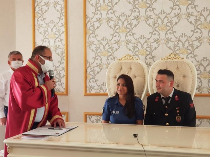 Kahramanmaraş'ta üniformalı nikah töreni