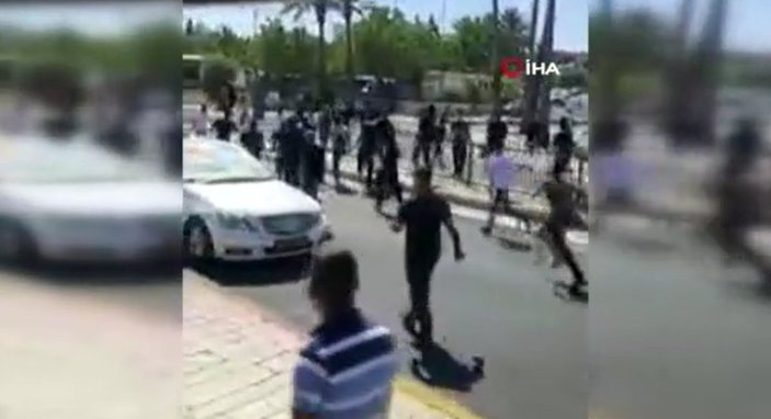 Şam Kapısı önünde toplanan Filistinlilere, İsrail güçlerinden müdahale