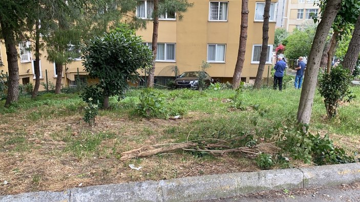 Şişli’de otopark içinde hızla gaza basınca, binaya girdi