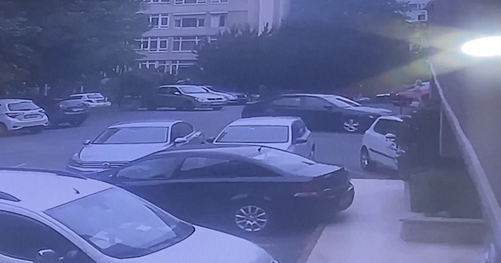 Şişli’de otopark içinde hızla gaza basınca, binaya girdi