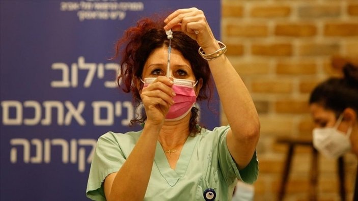 İsrail, kapalı alanlarda maske takma zorunluluğunu kaldırdı