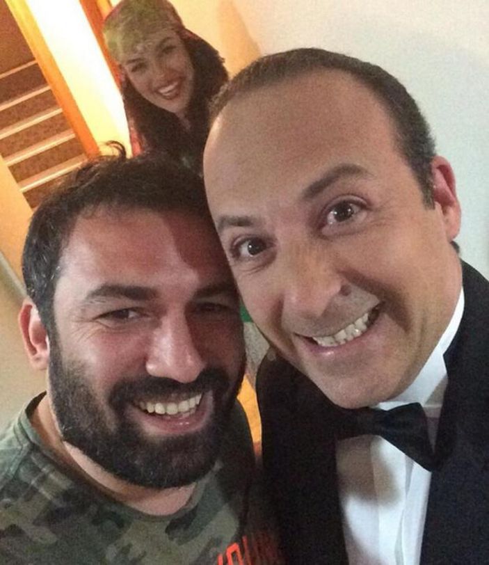 Tolgshow'un dış sesi kimdir? Hem yönetmen hem seslendiren...