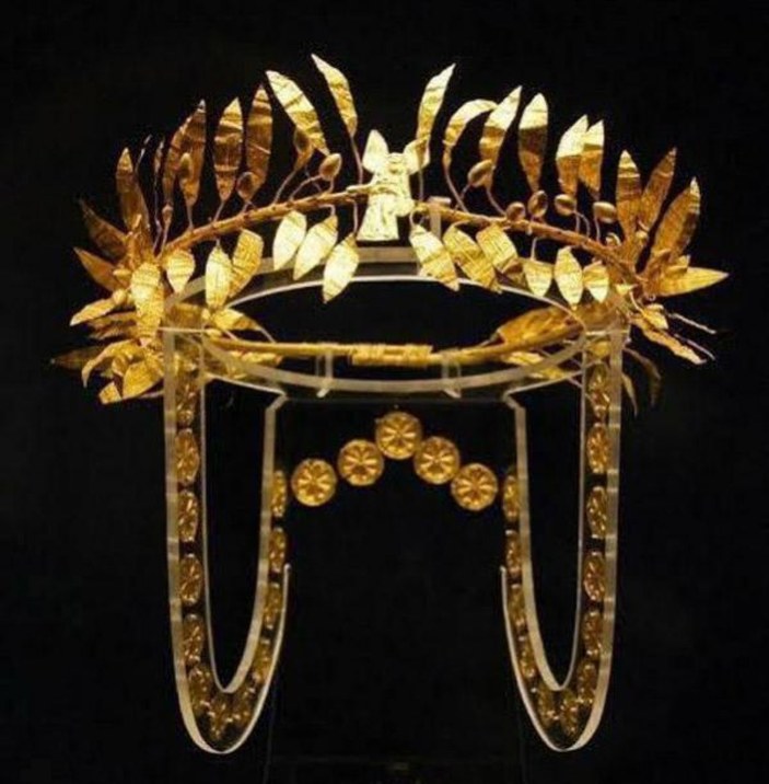 Denizli'de Helenistik döneme ait altın taca ait parçalar ele geçirildi