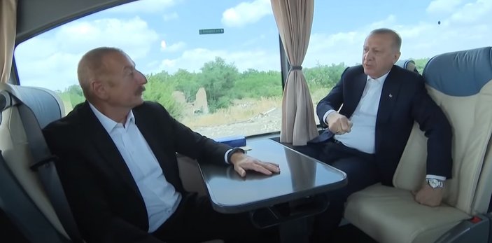 Cumhurbaşkanı Erdoğan ile Aliyev arasında Şuşa yolunda samimi sohbet
