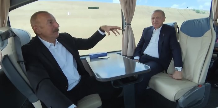 Cumhurbaşkanı Erdoğan ile Aliyev arasında Şuşa yolunda samimi sohbet