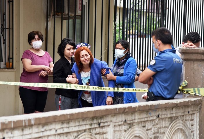 Antalya'da balkondan halı silkelerken düşüp, öldü