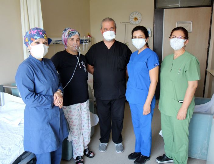 Denizli’de koronavirüse yakalanan kadın, bebeğini ilk kez kucağına aldı