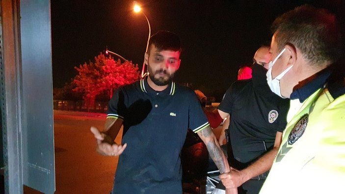 Adana'da plakasını gizledikleri araçla kaçarken kaza yapınca yakalandılar