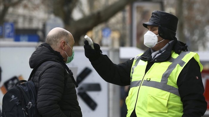 Berlin’de sokakta maske takma zorunluluğu kaldırıldı