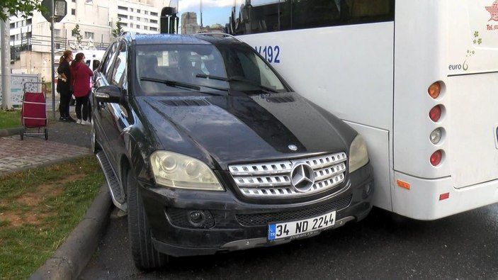 Başakşehir'de beton pompa aracı, 5 araca çarptı