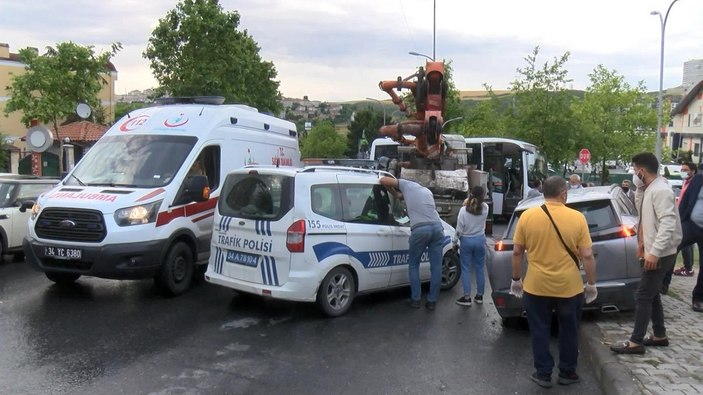 Başakşehir'de beton pompa aracı, 5 araca çarptı