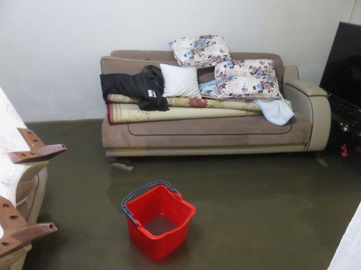 Kadıköy’de ev ve iş yerleri sular altında kaldı, vatandaş tepki gösterdi